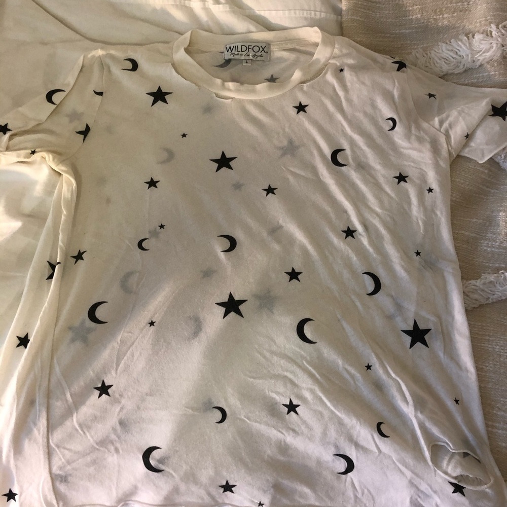 Wild fox cream t-shirt with star and moon pattern